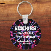 高齢者の我々は3番目のレール キーホルダー (裏面)