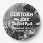 高齢者の我々は3番目のレール ペーパープレート (正面)