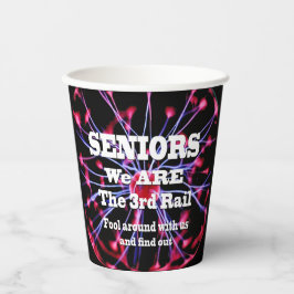 高齢者の我々は3番目のレール 紙コップ