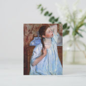 髪を整える女の子 |メアリー・カッサット ポストカード (スタンド正面)