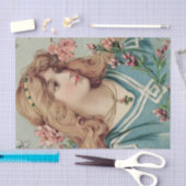 髪ビクトリアンにピンクの花を付けた女性 薄葉紙 (クラフト)