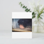 髪付き窓の悪い髪の日のヴィンテージ人形 ポストカード (スタンド正面)