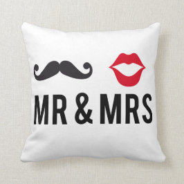髭および赤い唇と文字デザインな氏および夫人 クッション