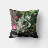 髭があるドラゴンおよびベールで覆われたカメレオンの枕 クッション (裏面)