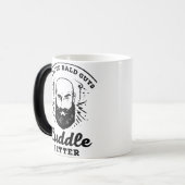 髭のある禿げた男の方が上手に抱き締まる。 モーフィングマグカップ (正面左)