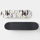 髭の恋人のためのおもしろいでカラフルなパターン スケートボード (横)