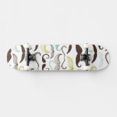 髭の恋人のためのおもしろいでカラフルなパターン スケートボード (横)