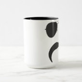 髭の飛行士のシルエットのマグ マグカップ (中央)