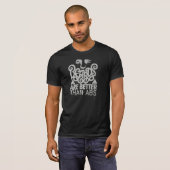 髭はABSよりも優れている – 男らしいTシャツ Tシャツ (正面フル)