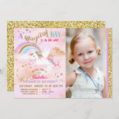 魅了されたペガソスのユニコーンの虹の輝きの誕生日 招待状 (正面/裏面)