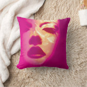 魅力によって絵を描かれるピンクのファッションの顔の枕 クッション (ブランケット)