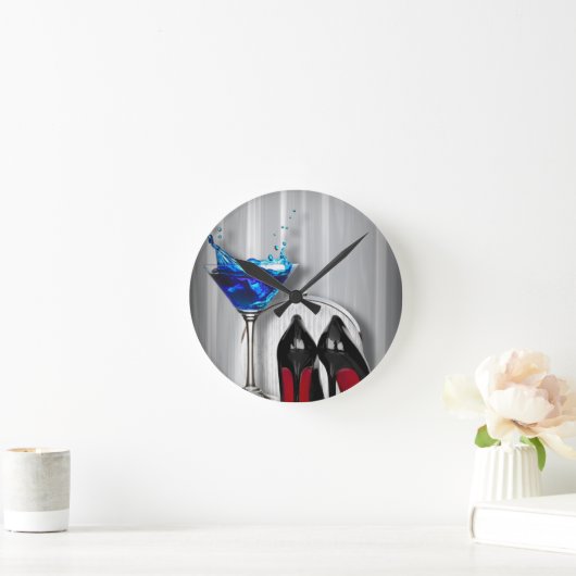 魅力のマルティーニのカクテルパーティーの女の子のstilletos ラウンド壁時計 (ホーム)