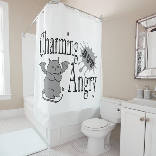 魅力的しかし怒て小さな悪魔の猫のおもしろい引用文 シャワーカーテン (インサイチュ)