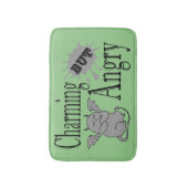 魅力的しかし怒て小さな悪魔の猫のおもしろい引用文 バスマット (正面縦)