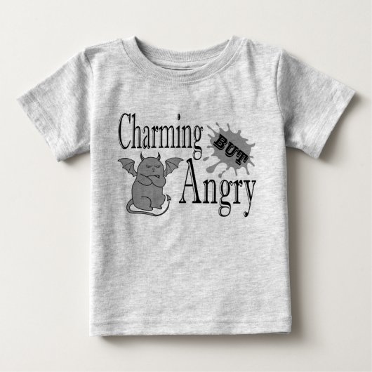 魅力的しかし怒て小さな悪魔の猫のおもしろい引用文 ベビーTシャツ (正面)
