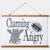 魅力的しかし怒て小さな悪魔の猫のおもしろい引用文 吊り下げ型タペストリー (正面)