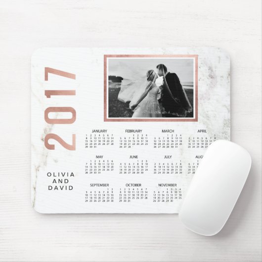 魅力的なのどのばら色の金ゴールドは2017年の写真のカレンダーに大理石模様をつけ、 マウスパッド (マウス)