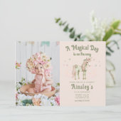 魅力的なピンクのユニコーンパーソナライズされた写真誕生日 招待状 (スタンド正面)