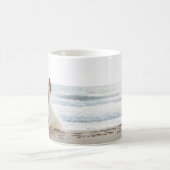 魅力的なロマンチックな結婚式の日の写真マグカップ コーヒーマグカップ (中央)