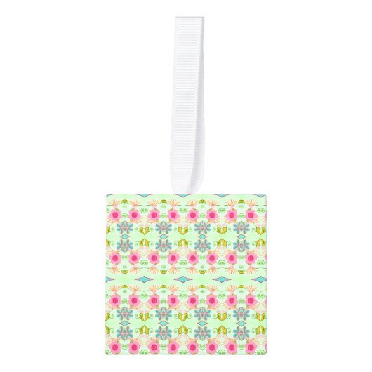 魅力的な折衷庭園:多様なフローラ美しい キューブオーナメント (正面)