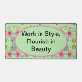 魅力的な折衷庭園:多様なフローラ美しい デスクマット (正面)