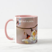 魅力的な日本のアプリコットの花 マグカップ (左)