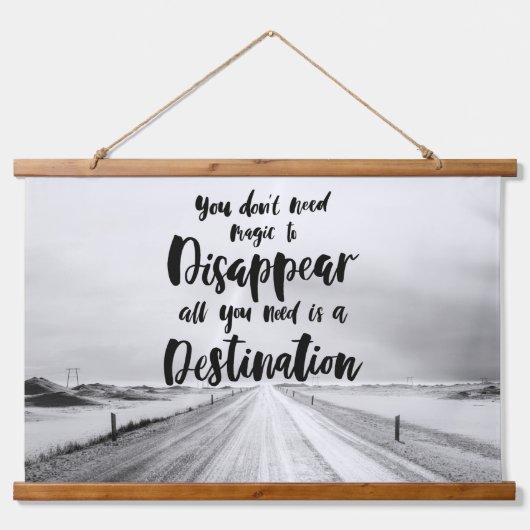 魅力的な目的地 吊り下げ型タペストリー (正面)