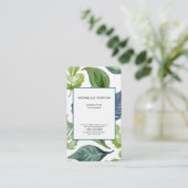 魅力的な緑のミニマルモダンリストシックリネン 名刺 (スタンド正面)