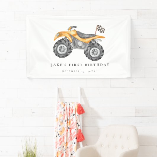 魅力的イエロークワッドバイク誕生日 横断幕 (インサイチュ)