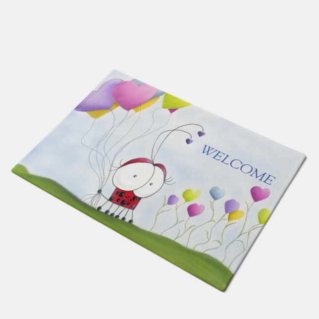 魅力的ハートバルーン付きカラフルラディバグ ドアマット (アングル)