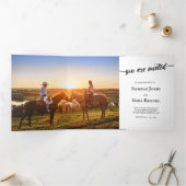 魅力的ブラシスクリプトの結婚写真 三つ折り招待状 (内部)