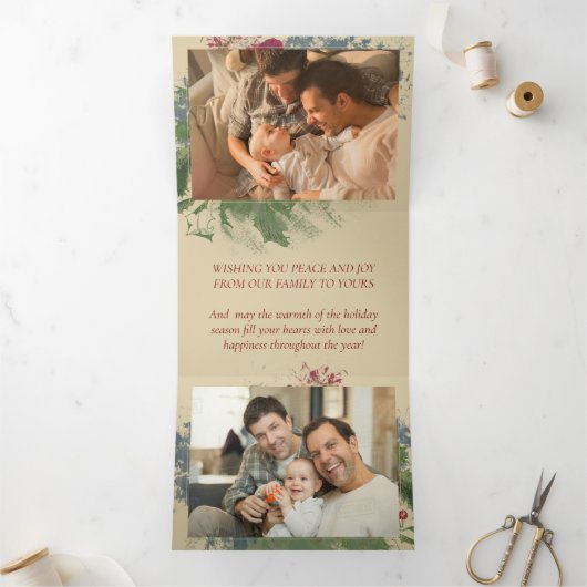 魅力的絵を描 |赤青グリーン3枚の写真 三つ折りクリスマスカード (内部)