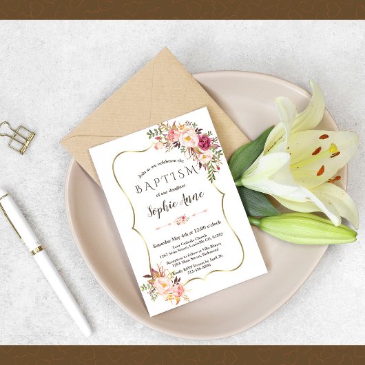 魅力的金ゴールドフレーム赤面ピンクフローラバプテスマ 招待状