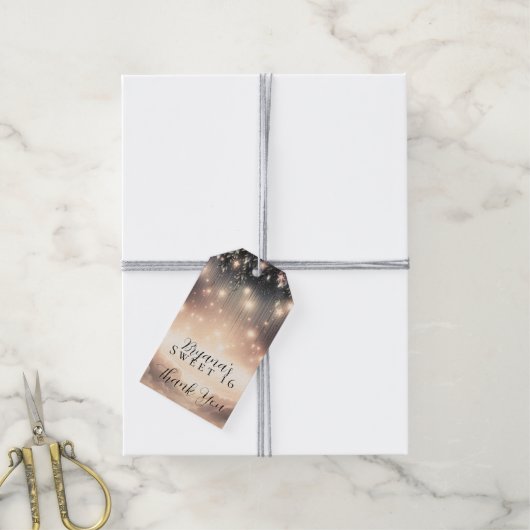 魅惑されたスカイツリーの輝く星と雲 ギフトタグ (より糸付き)