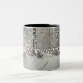 魅惑の冬の森を抜ける道 ツートーンマグカップ (中央)