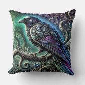 魅惑の森に虹色の羽があるカラス クッション (正面)
