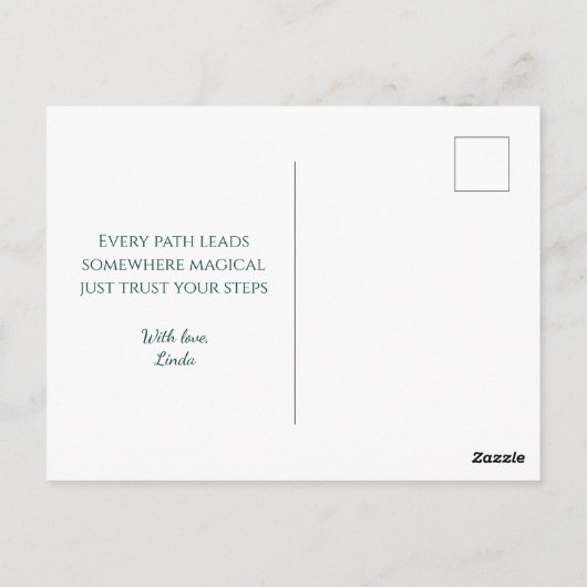 魅惑の森の古代の門への階段 ポストカード (裏面)