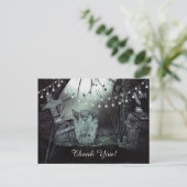 魅惑の灯りがついたゴシック様式の墓地 ポストカード (スタンド正面)