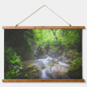 魅惑の緑の森を流れる川 吊り下げ型タペストリー (正面)