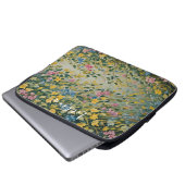 魅惑の通路:パステルシークレットガーデン ラップトップスリーブ (正面下部)