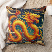 魅惑の雲の間で黄金の龍が舞う クッション (ブランケット)