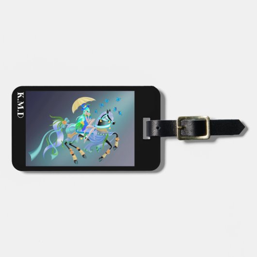 魅惑の馬の乗り – 孔雀ショールガール ラゲッジタグ (正面横)