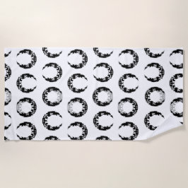 魅惑の黒三日月のシルエット ビーチタオル