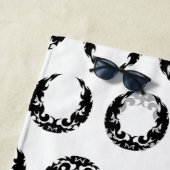 魅惑の黒三日月のシルエット ビーチタオル (インサイチュ)