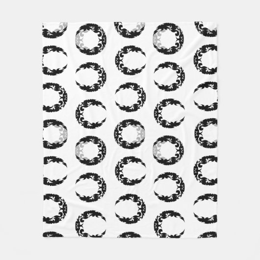 魅惑の黒三日月のシルエット フリースブランケット (正面)