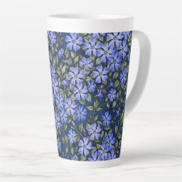 魅惑的なルリツメクサの花 深い青 カフェラテマグ