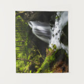 魅惑的な緑の森の魔法の滝 タペストリー (正面)