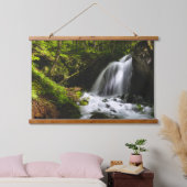 魅惑的な緑の森の魔法の滝 吊り下げ型タペストリー (寝室)