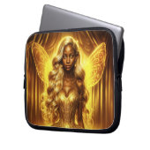 魅惑的な黄金のエレガント妖精のきらめく翼 ラップトップスリーブ (正面左)