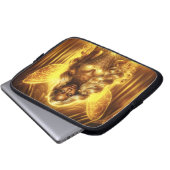 魅惑的な黄金のエレガント妖精のきらめく翼 ラップトップスリーブ (正面下部)